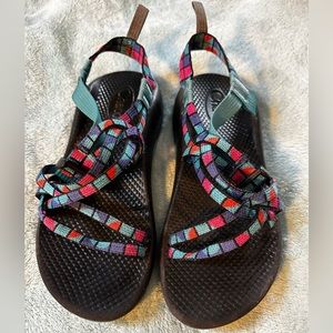 Kid’s Chacos size 5